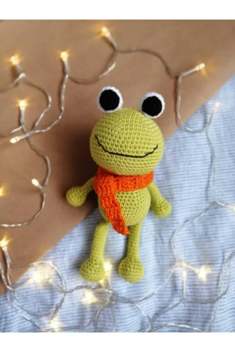 Amigurumi Atkılı Kurbağa Oyuncak — görsel 1